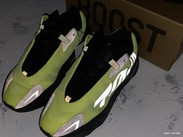 hype MNVN Adidas FY3727 Boost 700 Yeezy Phosphor 0613